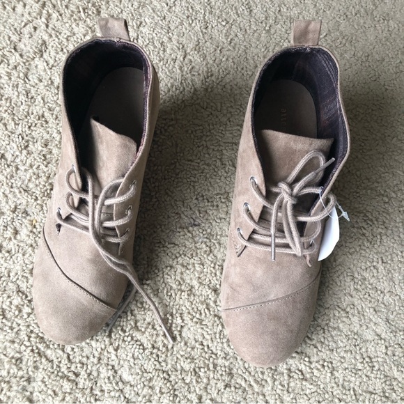 Attention Suede Ankle boots. Size 10 - Picture 3 of 13